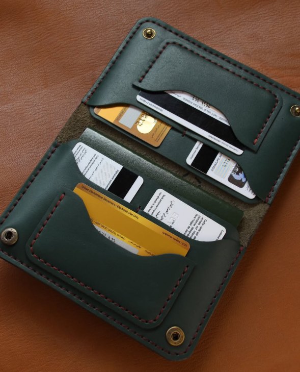 Portefeuille Hzcuir ouvert avec cartes